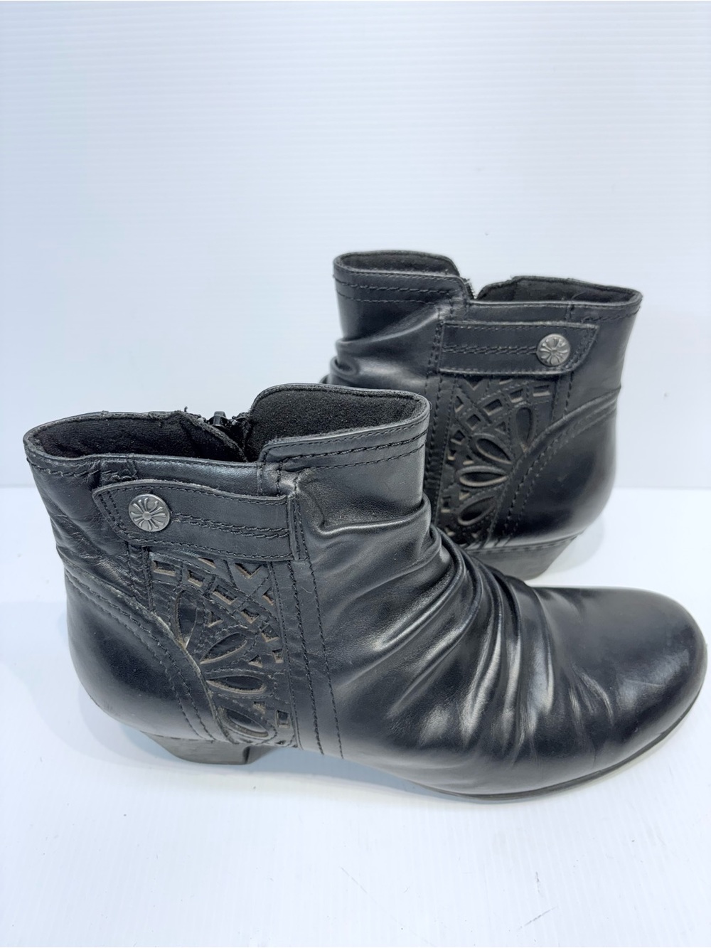 ROCKPORT Cobb Hill Black Leather Ankle Booties with Cutout Detail - Women's 10